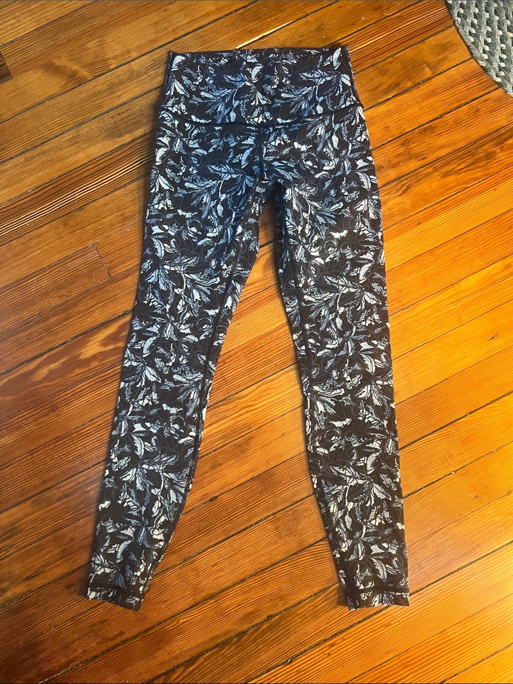 lululemon athletica Black Leggings with White and Light Blue Floral Print yoga 6